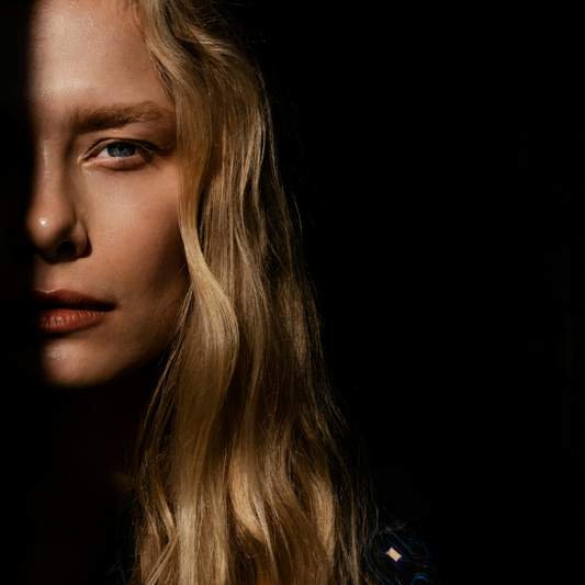 A Breeze, Not a Burn: How Hyper Hydro Defense Oil Blondegasm® Protects Your Hair During Heat Treatment
