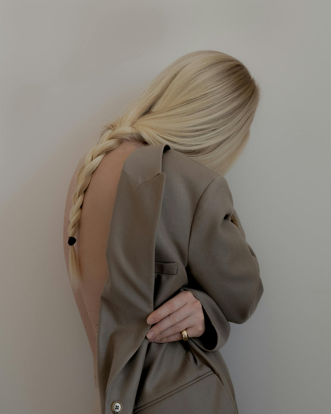 The Science of Radiance: Mastering the Art of Modern Blonding